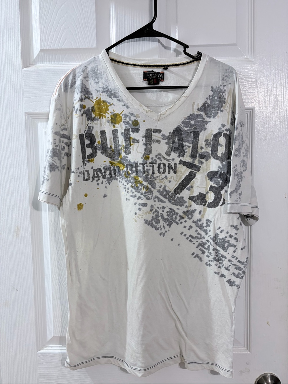 Buffalo David Bitton Y2K Buffalo 73 Distressed Graphic V-Neck Tee Men’s XL
